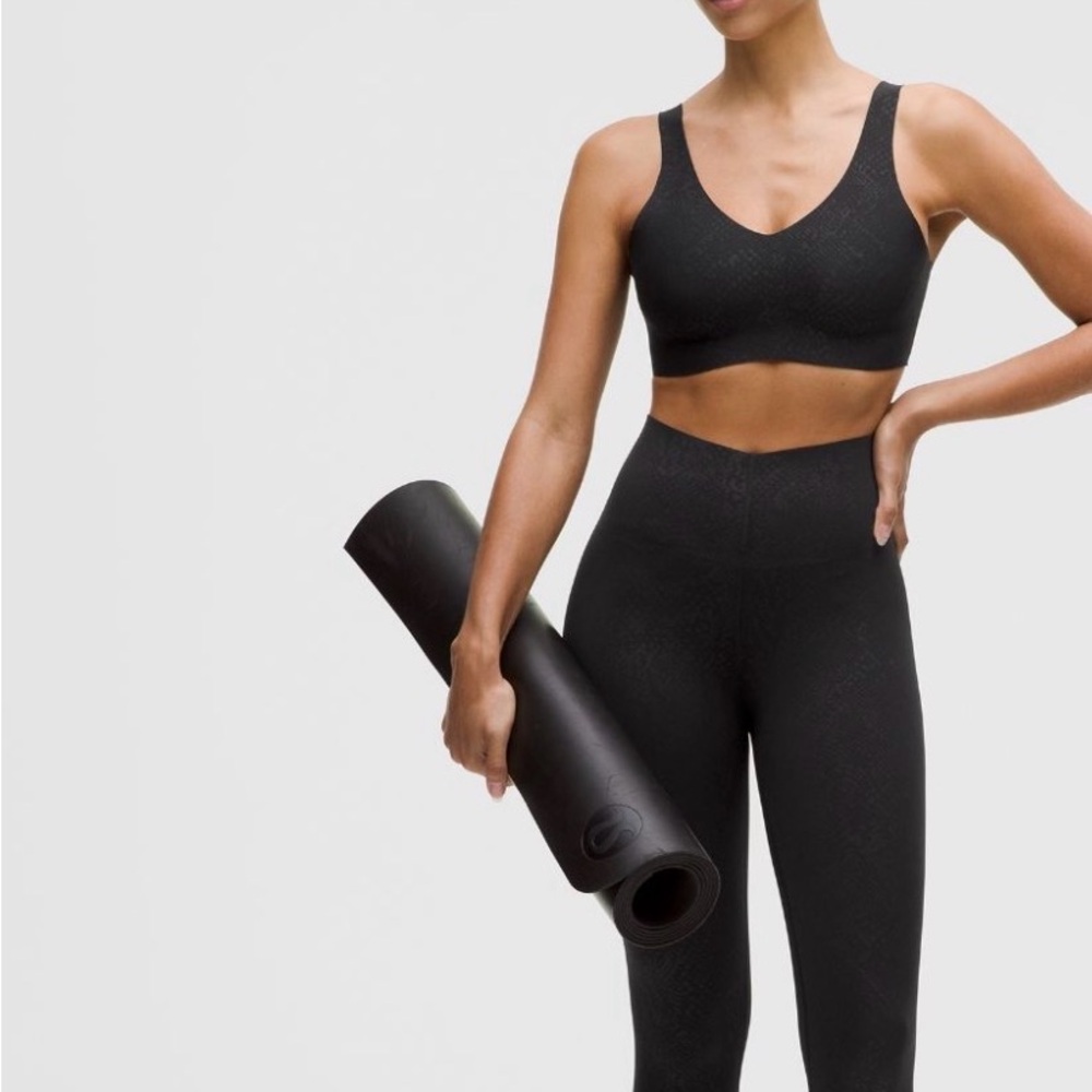 lululemon athletica Glow Up SHR Tight 25”  Leggings